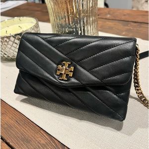 Tory Burch Kira Quilted Chain Wallet - black - EUC